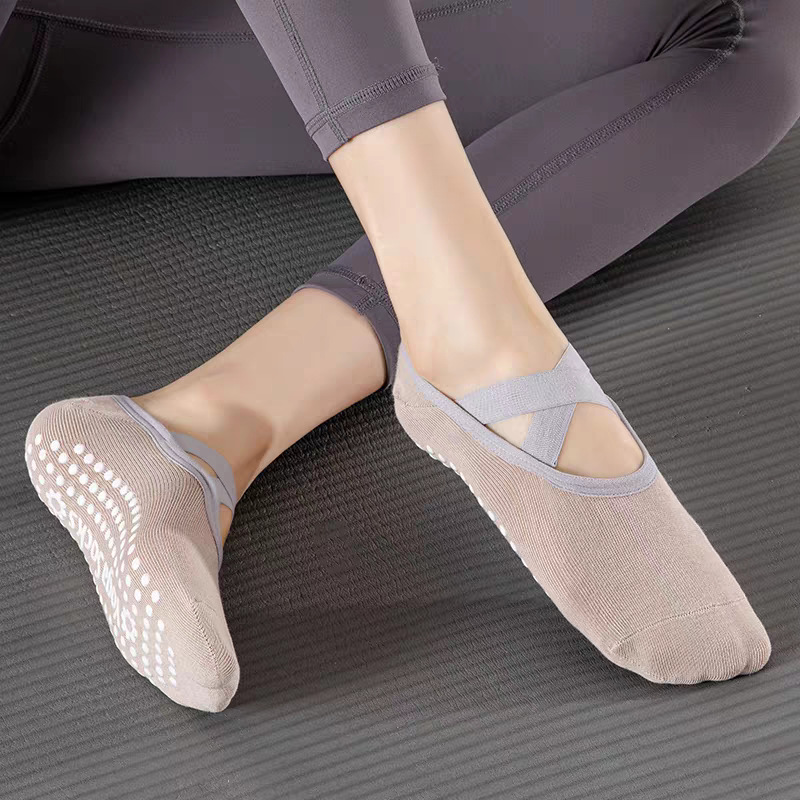 Professional Women Yoga Sock S - огляд і ціна Pilates & Yoga Reversible Mockneck Sweatshirt